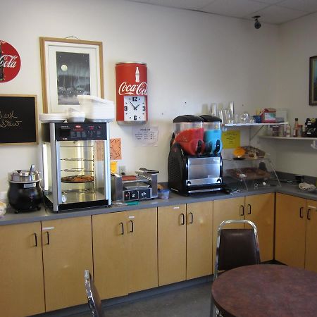 Nisutlin Trading Post Motel Teslin Екстер'єр фото