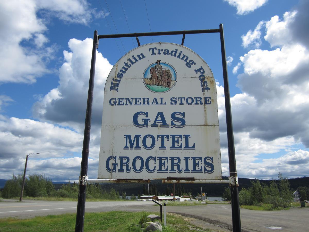 Nisutlin Trading Post Motel Teslin Екстер'єр фото